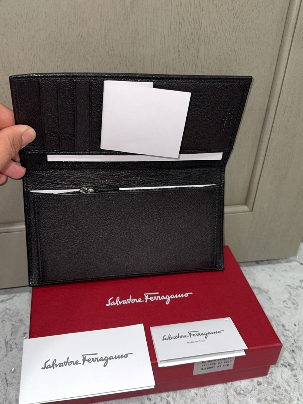 Salvatore Ferragamo Men/Women Black Leather Bi-Fold Wallet -AUTHENTIC NEW IN BOX - Picture 6 of 10